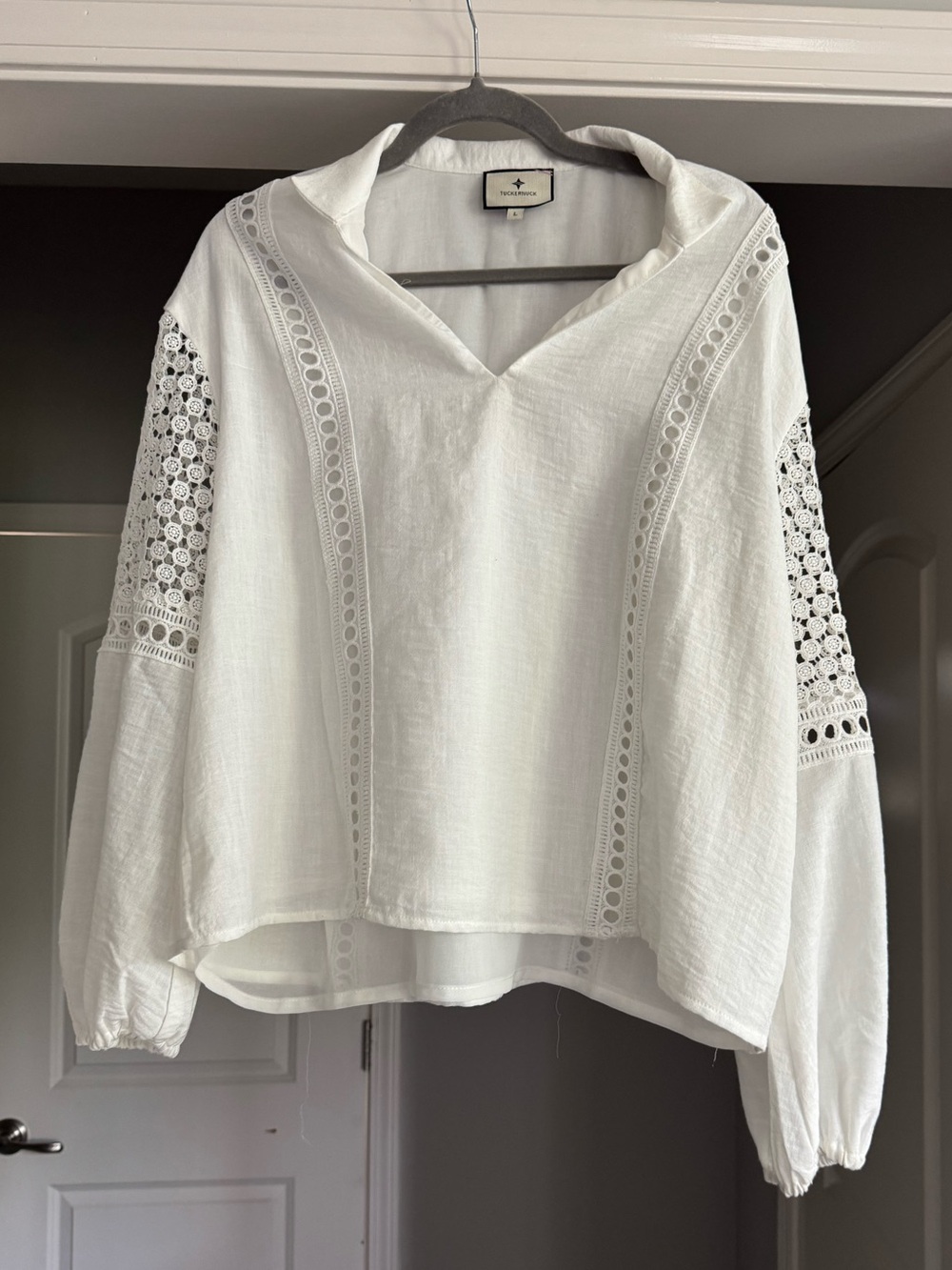 Tuckernuck White Eyelet Lace V-Neck Pullover Blouse Large Classic Preppy Cottage